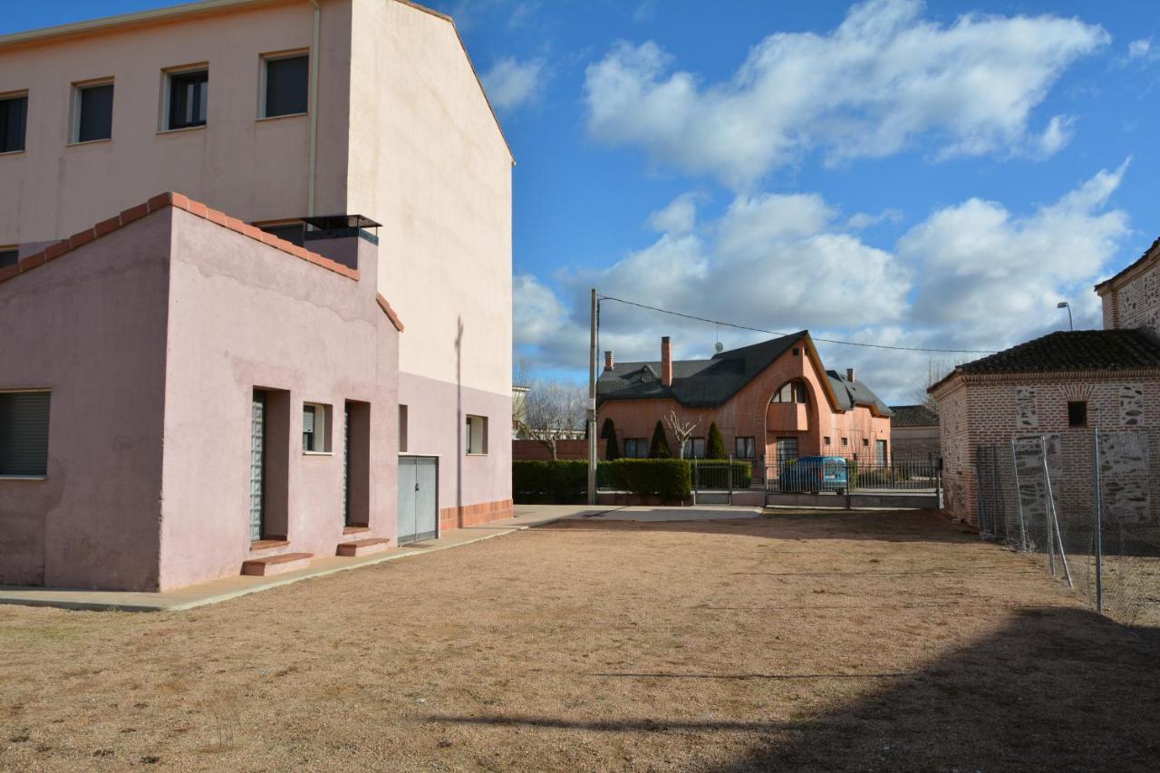 Albergue Villa Nava De La Asuncion Zewnętrze zdjęcie