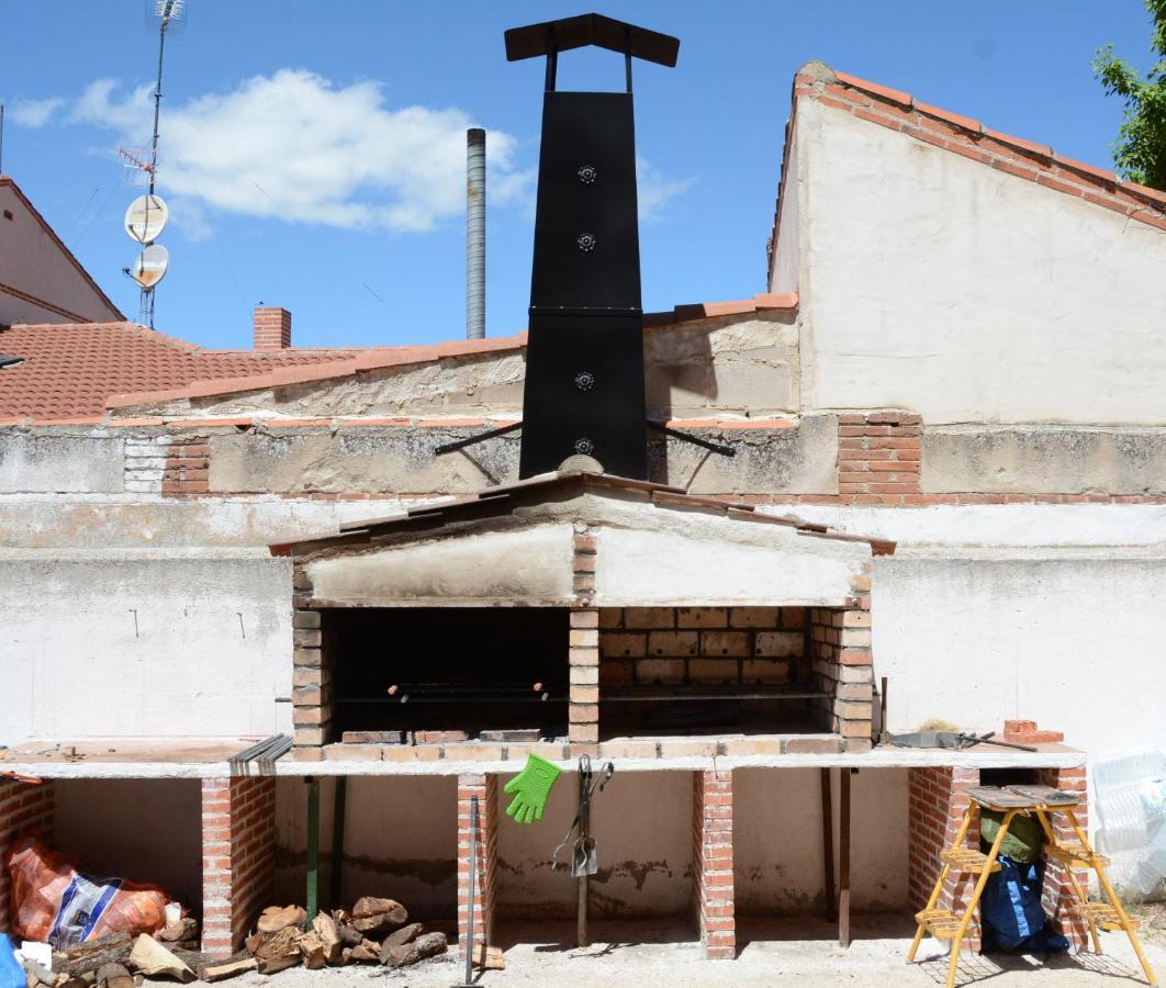 Albergue Villa Nava De La Asuncion Zewnętrze zdjęcie
